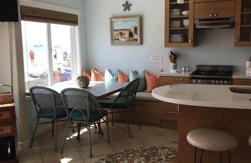 Capitola Condo | Capitola Beach FRONT Venetian Condo - on the Beach