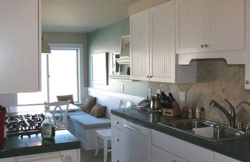 Capitola Condo | Capitola Venetian Beach House #4 - Beachfront - 3-day min