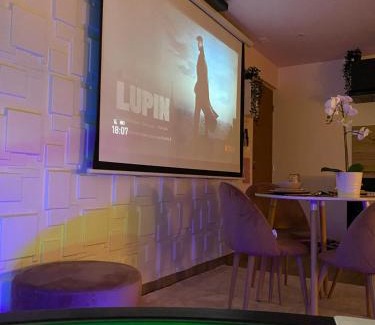 Trith-Saint-Leger Apartment | Capsule color deluxe Balnéo I écran home cinéma I console de jeux