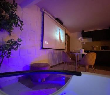 Trith-Saint-Leger Apartment | Capsule color deluxe Balnéo I écran home cinéma I console de jeux