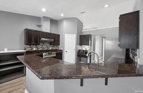 Ono Island House | Capt Booty’s Pool & Pet Friendly Pirate House! Near Johnson Beach & Perdido Key!