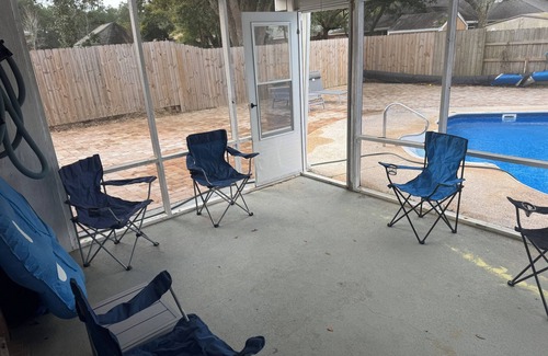 Ono Island House | Capt Booty’s Pool & Pet Friendly Pirate House! Near Johnson Beach & Perdido Key!