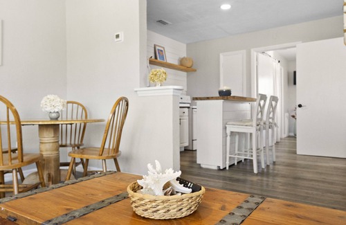 West Bradenton Apartment | Captain’s Quarters | Dog | Near AMI | Near IMG | Patio | TV