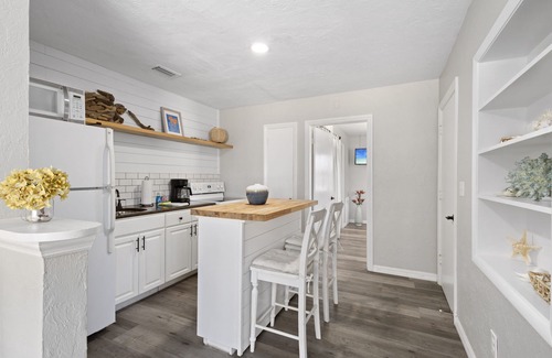 West Bradenton Apartment | Captain’s Quarters | Dog | Near AMI | Near IMG | Patio | TV