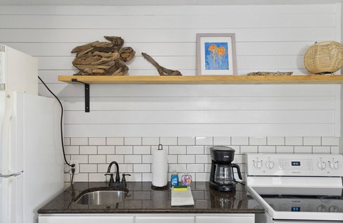 West Bradenton Apartment | Captain’s Quarters | Dog | Near AMI | Near IMG | Patio | TV