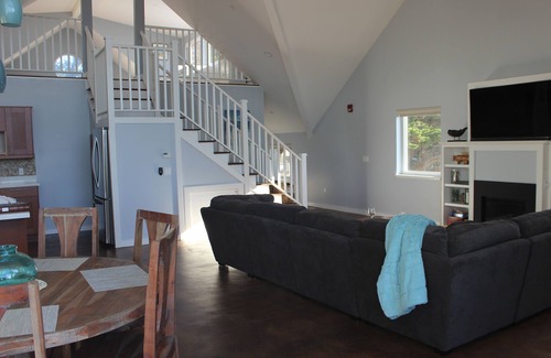 El Granada Apartment | Captain's quarters