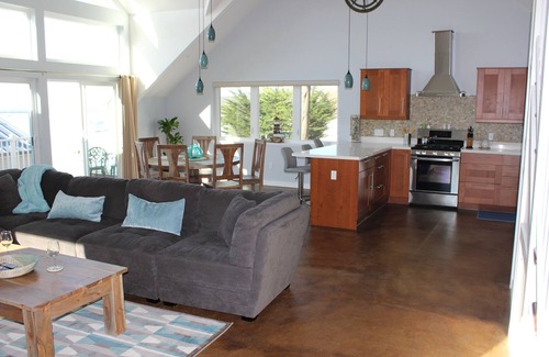 El Granada Apartment | Captain's quarters