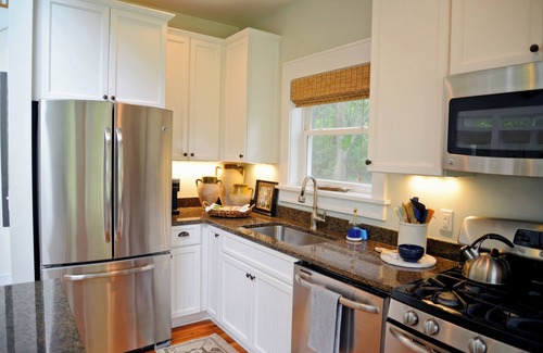 Johns Island Cottage | Captain's Quarters Charming 2-bedroom cottage in superb Johns Island