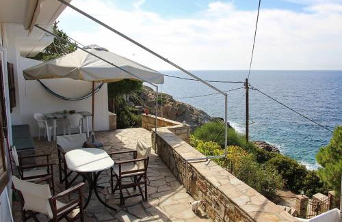 Armenistis House | Captain's View Guesthouse