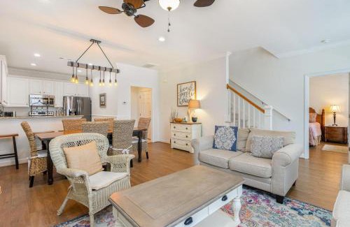 Garden City House | Captivating 4 bedroom House with Double Balconies and a Community Pool-Angler Villas 3