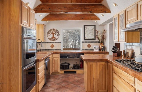 Lyons Cabin | Captivating Rustic Log Cabin with Seasonal stream close to Estes Park and RMNP