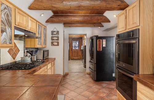 Lyons Cabin | Captivating Rustic Log Cabin with Seasonal stream close to Estes Park and RMNP