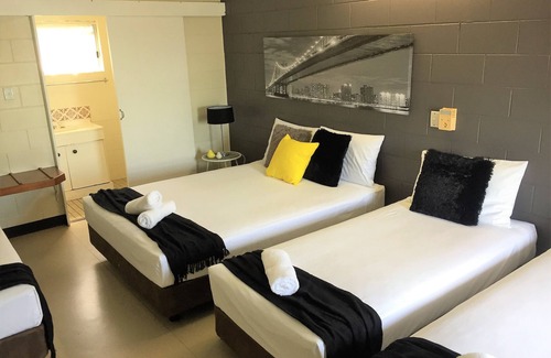 Cardwell Hotel | Cardwell at the Beach