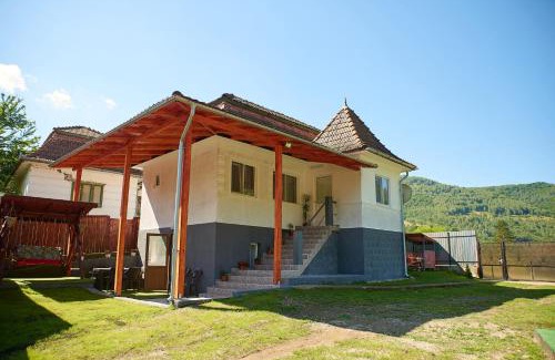 Ocolis House | Carla House
