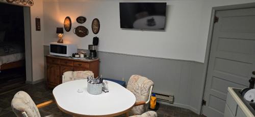 Hettinger Hotel | Carls Cabins