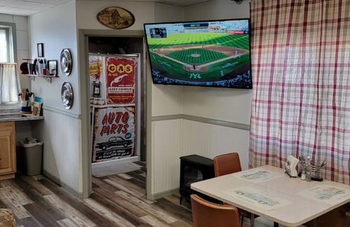 Hettinger Hotel | Carls Cabins