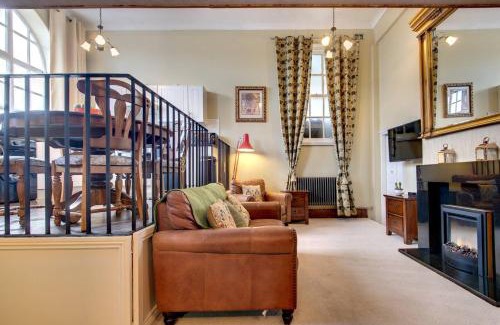 Swinton Apartment | Carnegie Library: Bronte Apartment 1 bedroom