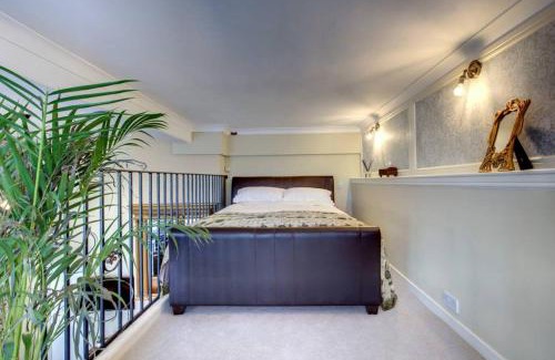 Swinton Apartment | Carnegie Library: Bronte Apartment 1 bedroom