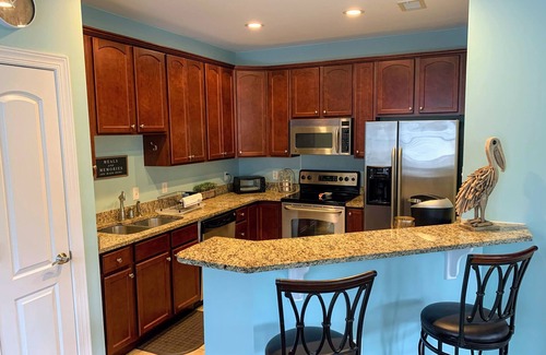 Yaupon Beach Condo | ~Carolina Tides~ Ocean View, Pier, Pool, Steps to the Beach and Restaurants!