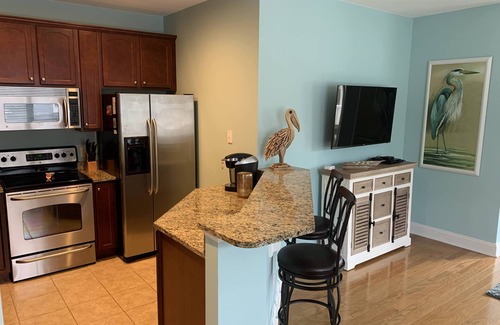 Yaupon Beach Condo | ~Carolina Tides~ Ocean View, Pier, Pool, Steps to the Beach and Restaurants!