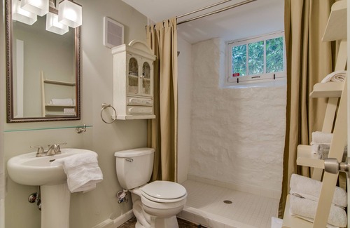 Historic Waverly Bed & Breakfast | Caroline House Nashville Historic Inn