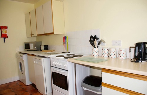 Cullompton Cottage | Carp Lodge with woodland views, close to fishing lakes.