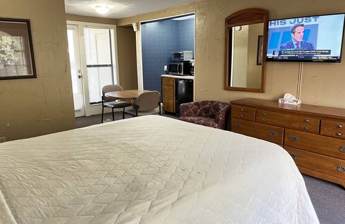 Gatlinburg Hotel | Carr's Northside Hotel with 1 Queen