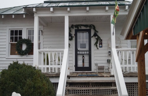 Snow Hill Cottage | Carriage House at Benjamin W. Best Country Inn