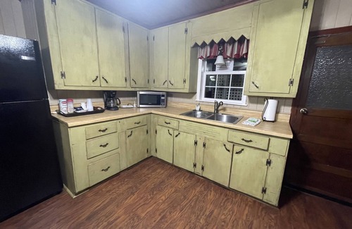 Hartsfield Cabin | Carriage House - Cabin Ensuite