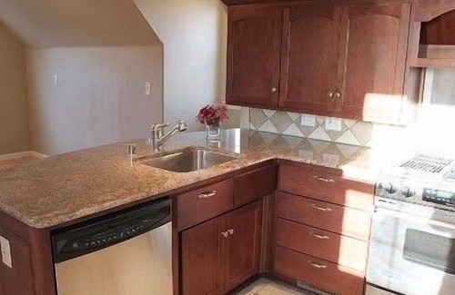 North Auburn Cottage | Carriage Loft - HOT Large Spa, Full Kitchen, Pool, private unit.