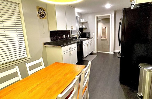 Green Bay House | 🏡Carroll’s Cape Cod🏡 Just Steps to Lambeau