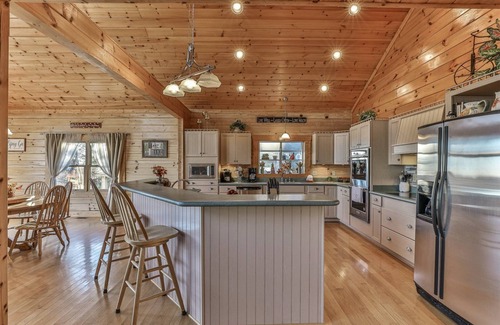 Ellijay Cabin | Carter`s Lake Overlook