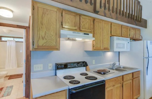 Ellijay Cabin | Carters Lake, Lakeside Cabin #10 includes boat slip at the marina