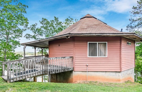 Ellijay Cabin | Carters Lake, Lakeside Cabin #8, includes free boat slip at the Marina