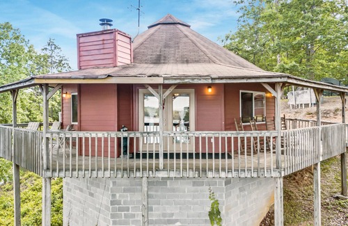 Ellijay Cabin | Carters Lake, Lakeside Cabin #8, includes free boat slip at the Marina