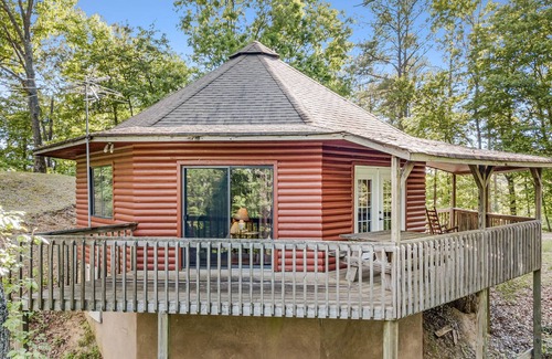 Ellijay Cabin | Carters Lake Lakeview Cabin #6 includes free boat slip at the Marina