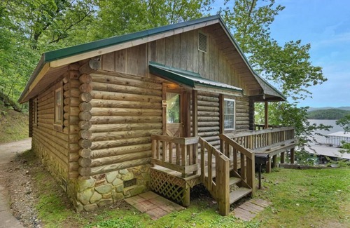 Tate Cabin | Carters Lakeside Log Cabin #1. Located in Carters Lake Marina, with boat slip !