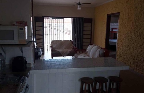 Solemar House | Casa 02 Dorm. a 50 mt da Praia, Acomoda até 10 Pessoas, Garagem 03 Carros