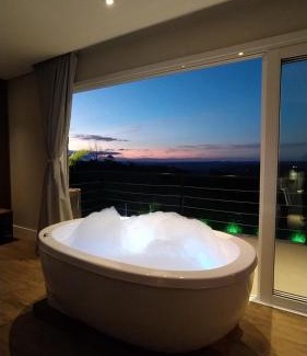 Monte Belo do Sul House | Casa 2 suítes, ofurô, piscina no Vale dos Vinhedos