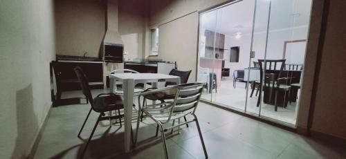 Uniao House | CASA - 3 quartos com ar - 2 banheiros - garagem para 2 carros