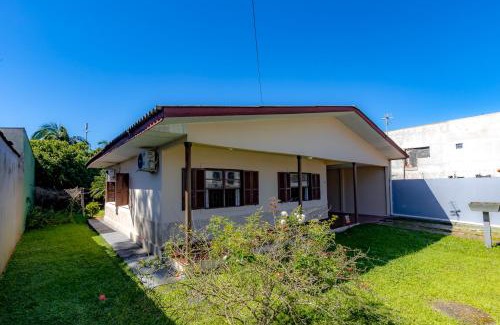 Caioba House | Casa 3 quartos com Wi-Fi, Ar e Churrasqueira