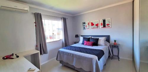 Bombas House | Casa 4 quartos com piscina Bombinhas