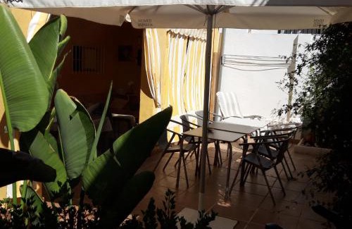 Punta Umbria House | Casa a pie de playa, con patio. Zona Miramar.