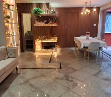 Nazare House | Casa Ampla no Bairro de Nazaré - 6 suítes