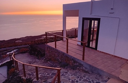 El Paso House | Casa Atlante, solar-powered holiday home near great hiking trails