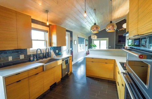 Chapin House | Casa Azul - Lake Murray - Close in - Spa like bath