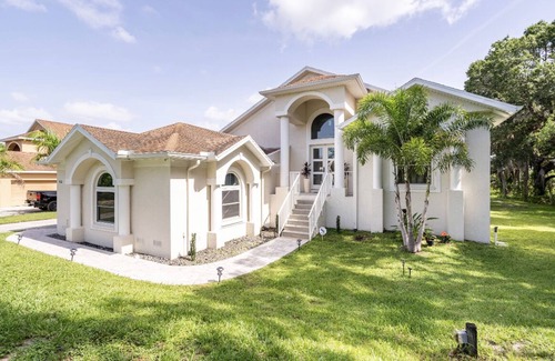 Greater Palm River Point CDC Villa | Casa Azul Tampa - 5BR Waterfront Villa w/Pool