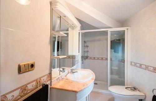 Lalin House | Casa Bella Lalin- 4 Double bedroom Galician Country Home!