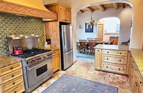 Arroyo Seco House | Casa Bella - VIEWS private yard stream gourmet kitchen high speed internet