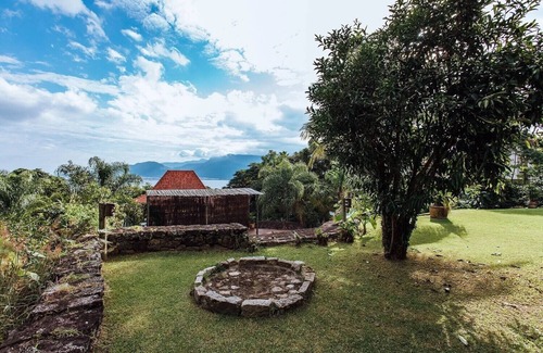 Saco da Capela House | Casa em Ilhabela, Ótima Localização, Integrada à Natureza